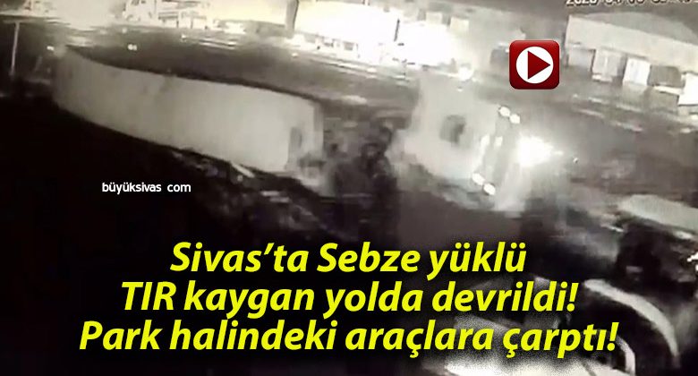 Sebze yüklü TIR kaygan yolda devrildi! Park halindeki araçlara çarptı!