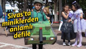Sivas’ta miniklerden anlamlı defile