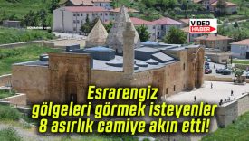 Esrarengiz gölgeleri görmek isteyenler 8 asırlık camiye akın etti!