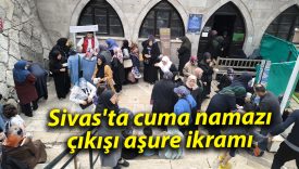 Sivas’ta cuma namazı çıkışı aşure ikramı