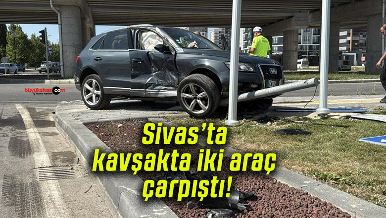 Sivas’ta kavşakta iki araç çarpıştı!