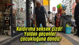 Kaldırıma seksek çizdi! Yoldan geçenler çocukluğuna döndü!