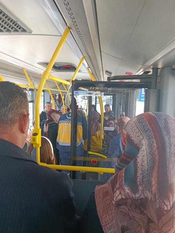 Sivas’ta otobüste fenalaşan kadına sağlık ekipleri müdahale etti!