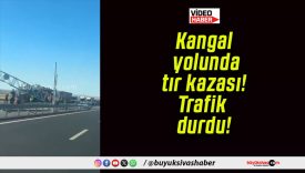 Kangal yolunda tır kazası! Trafik durdu!