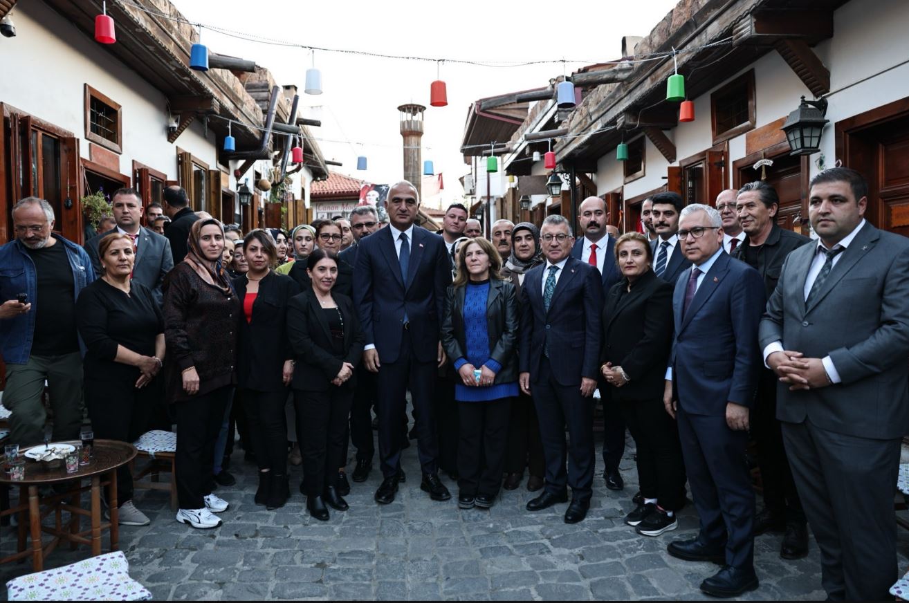 Bakan Ersoy Divriği Cemevi ve Kültür Merkezini ziyaret etti!