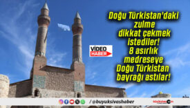 Doğu Türkistan’daki zulme dikkat çekmek istediler! 8 asırlık medreseye Doğu Türkistan bayrağı astılar!