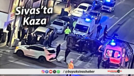 Sivas’ta Kaldırıma Çarpan Araç Yan Yattı