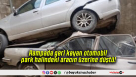 Rampada geri kayan otomobil park halindeki aracın üzerine düştü!