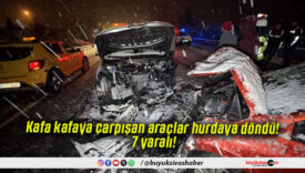 Kafa kafaya çarpışan araçlar hurdaya döndü! 7 yaralı!