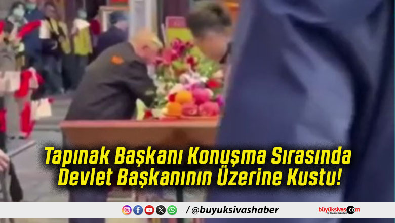Tapınak Başkanı Konuşma Sırasında Devlet Başkanının Üzerine Kustu!