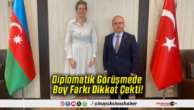 Diplomatik Görüşmede Boy Farkı Dikkat Çekti!