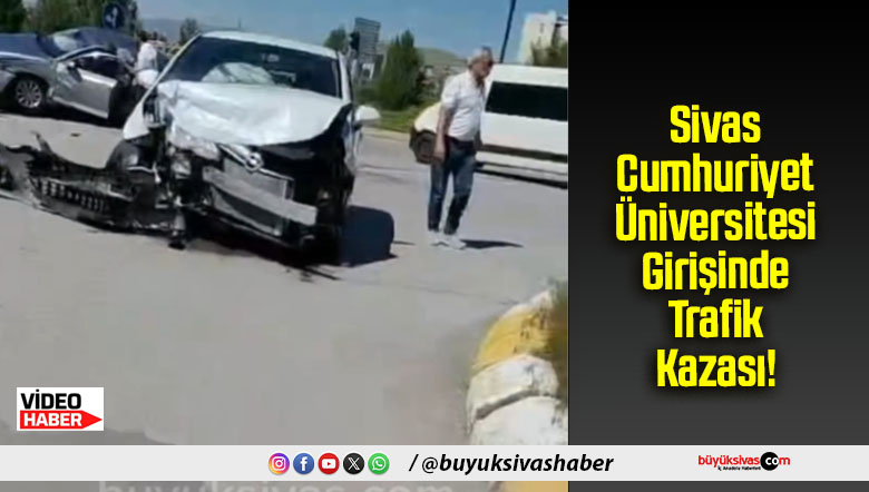 Cumhuriyet Üniversitesi Girişinde